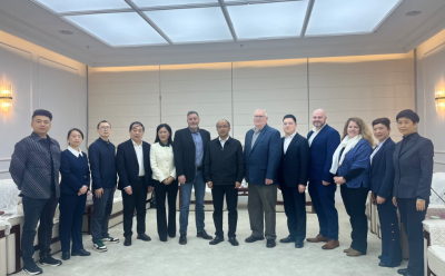 何洪濤會(huì)見戴蒙德國際總裁邁克爾·邁克爾一行